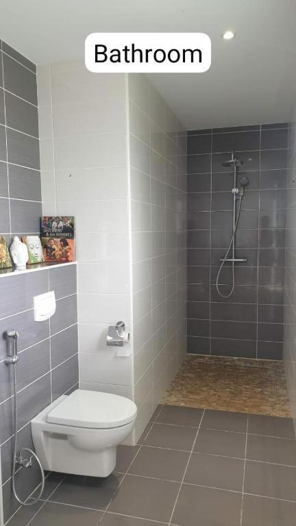 فندق Waterfront One ميميزا بلاج المظهر الخارجي الصورة